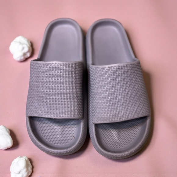 coushionaire Shoes - Women's Gray Slide Sandals
